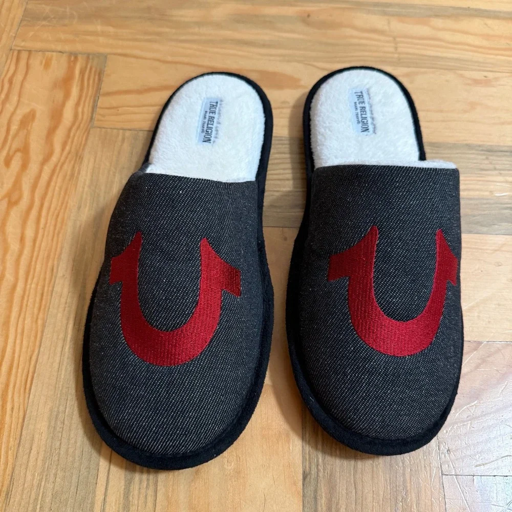 NWOT True Religion Gray Red Slippers Men 9-10‎